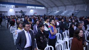 Services were also held in sports halls. (Photo: Comunicação AP)