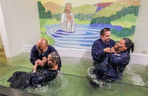 Two new believers are baptized by Pastors Yolman Méndez (left) of the Metropolitan Mexican Conference and Edgar Benitez (right) of the Central Mexican Union at the Central Adventist Church during the online series June 17-24, 2023. [Photo: Central Mexican Union]