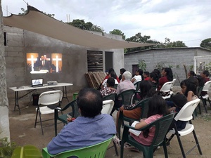 A group in Chiapas, Mexico, watches the online evangelistic campaign from outside of a church member’s home designated as a “House of Hope” during June 17-24, 2023. [Photo: Chiapas Mexican Union]