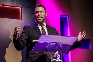 Pastor Daniel Torreblanca, youth ministries director of the Chiapas Mexican Union was the main speaker of the national evangelistic campaign in Mexico. [Photo: Central Mexican Union]